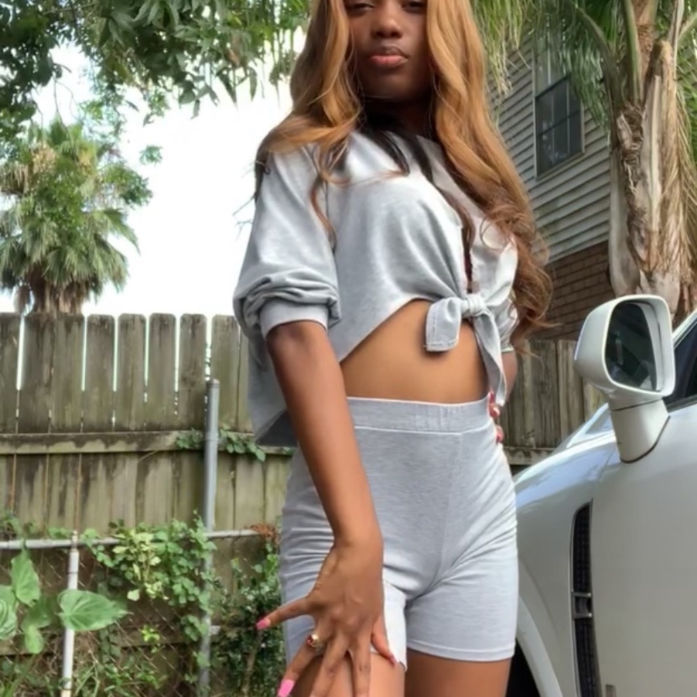 Gray Two Piece Set. - Picture 4 of 4